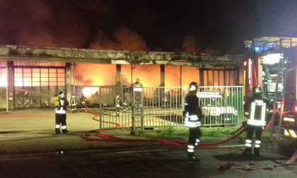 Incendio Carugo devastata azienda FOTO e VIDEO