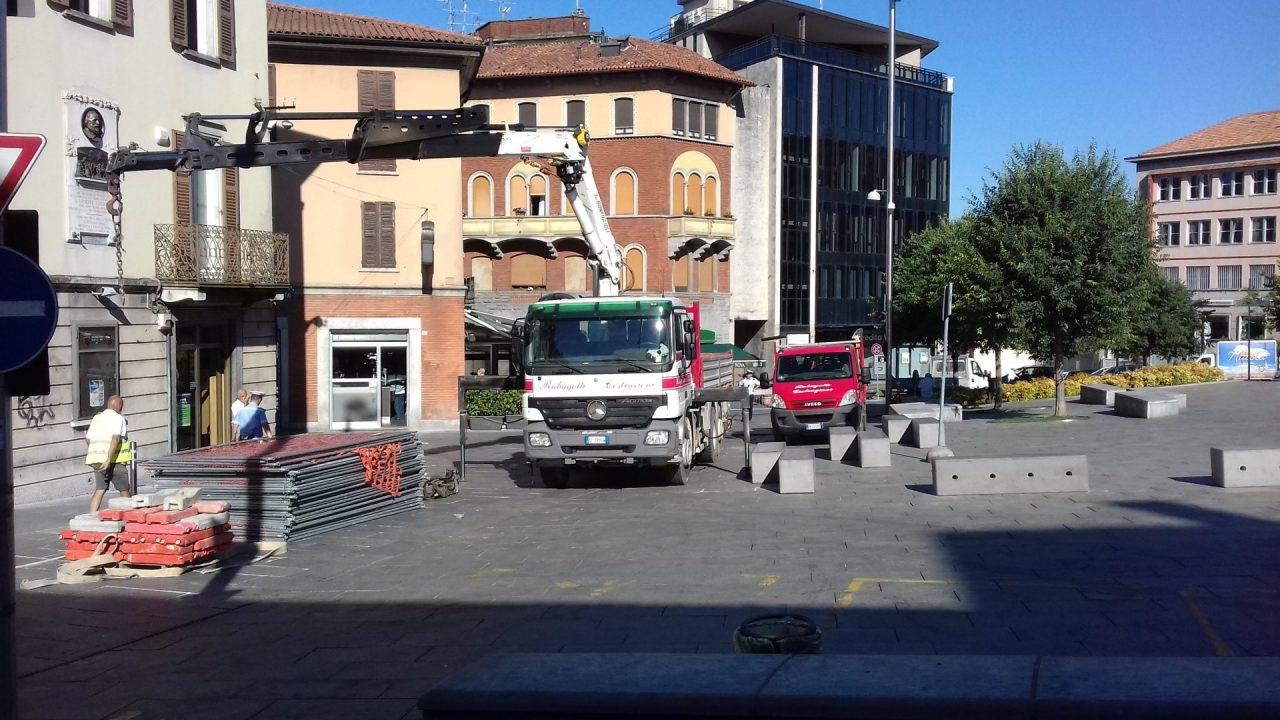 Piazza Garibaldi Cantù iniziano i lavori