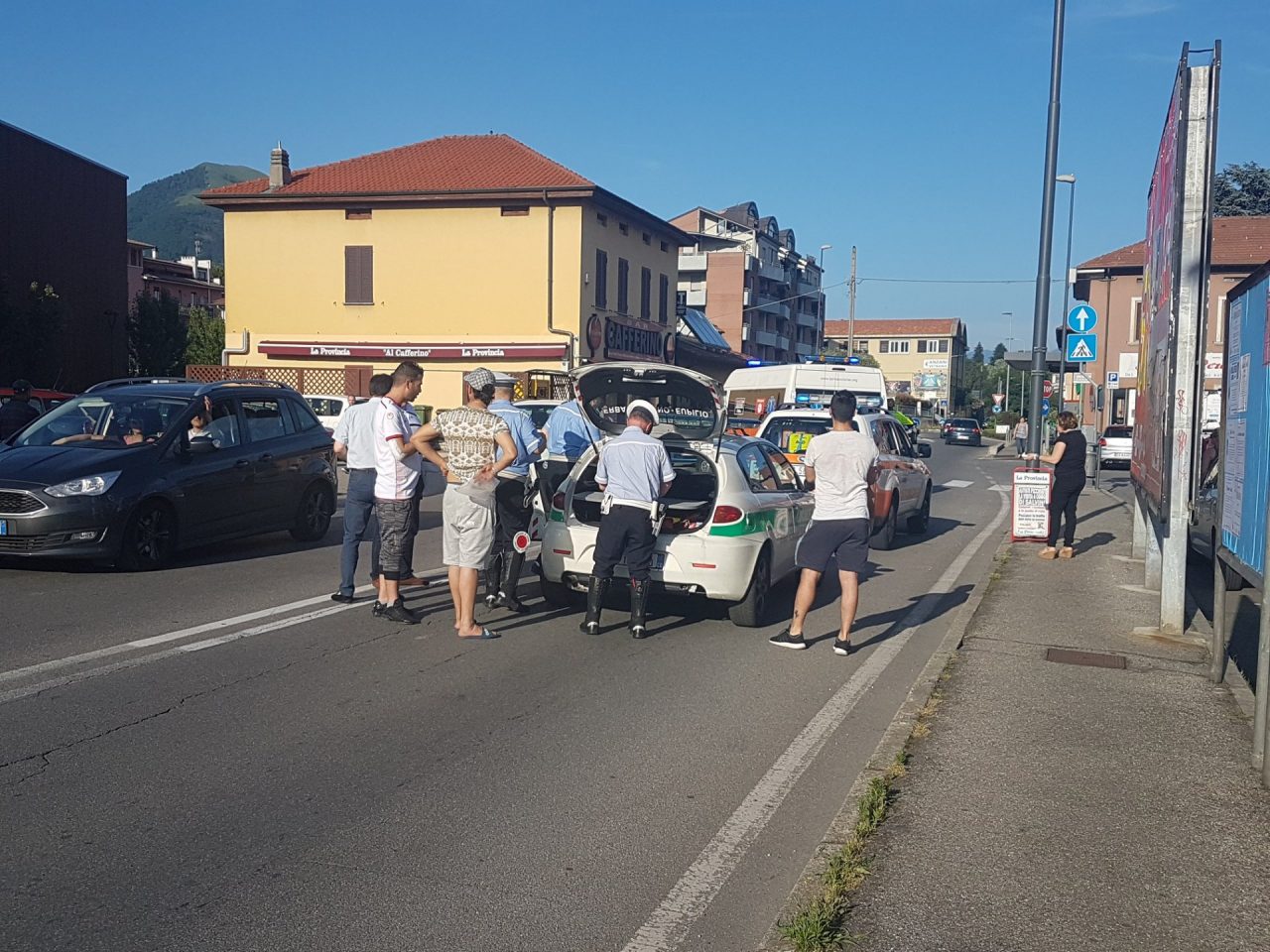Erba investita una donna, è grave. FOTO E VIDEO