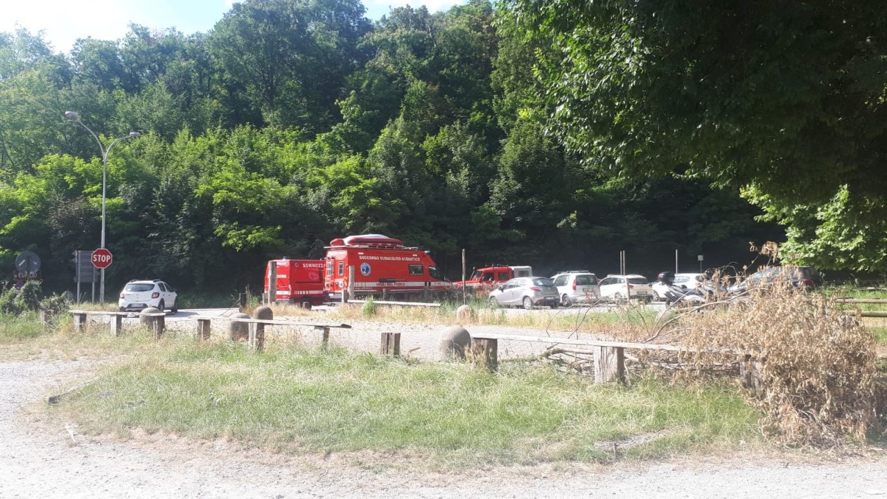 Donna scomparsa Alzate l’auto ritrovata al Segrino, la cercano intorno al lago