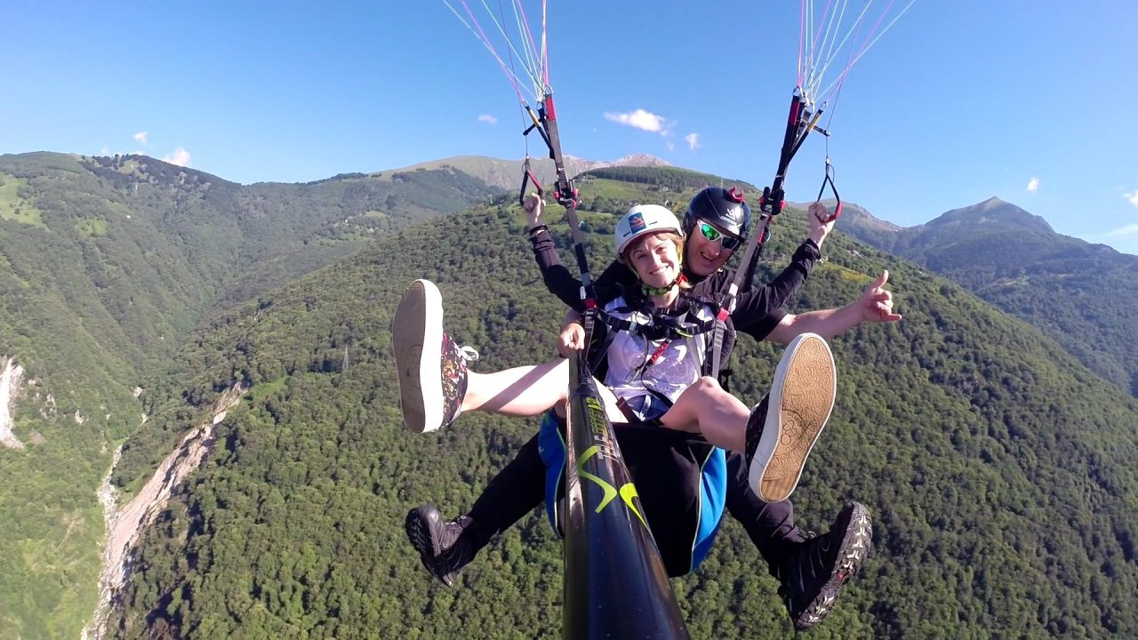 Volo col parapendio per una marianese