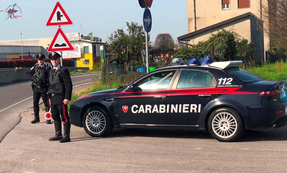Canturina in libertà vigilata: perseguitava la rivale in amore