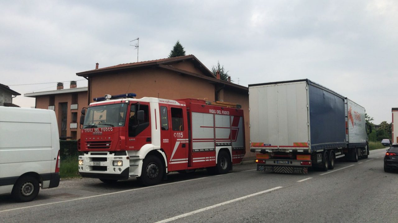 Incidente Carugo coinvolto un mezzo pesante FOTO e VIDEO