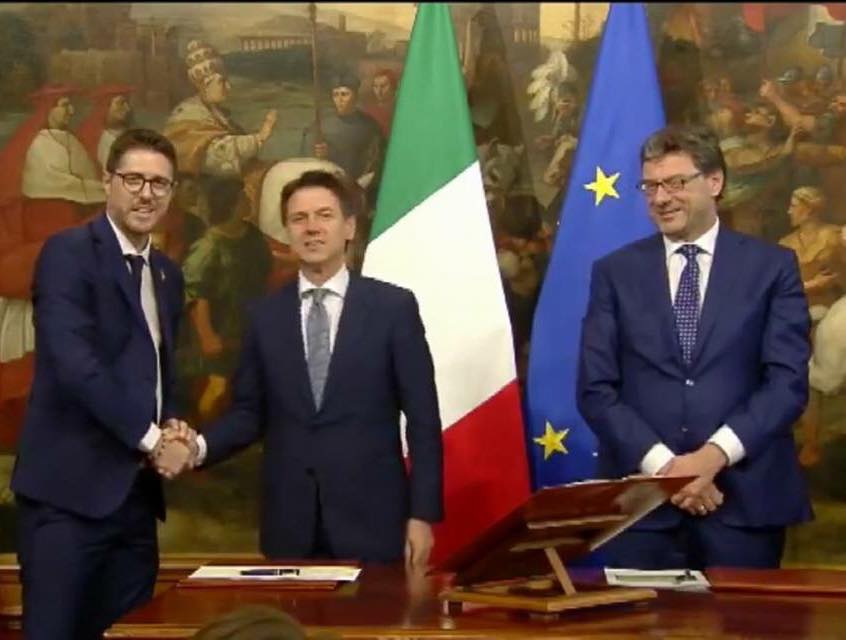 Nicola Molteni sottosegretario giuramento e stretta di mano a Conte