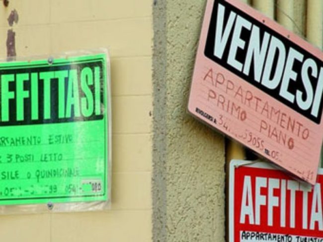 Vendesi casa, ma nessuno compra: col cartello in cinese… va a ruba!