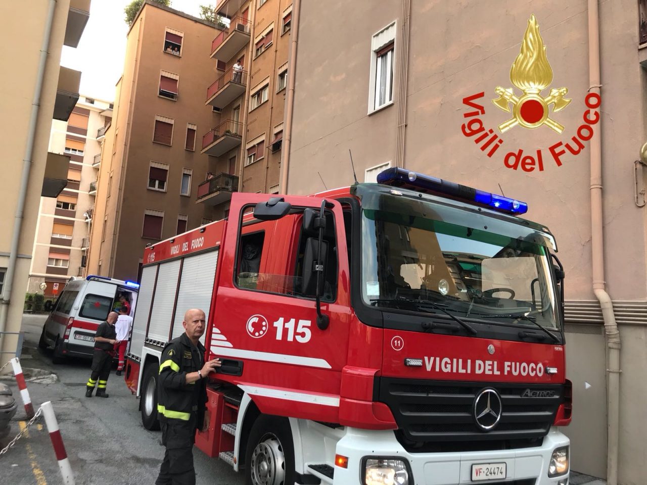 Gran fumo in cucina: paura in via Palestro