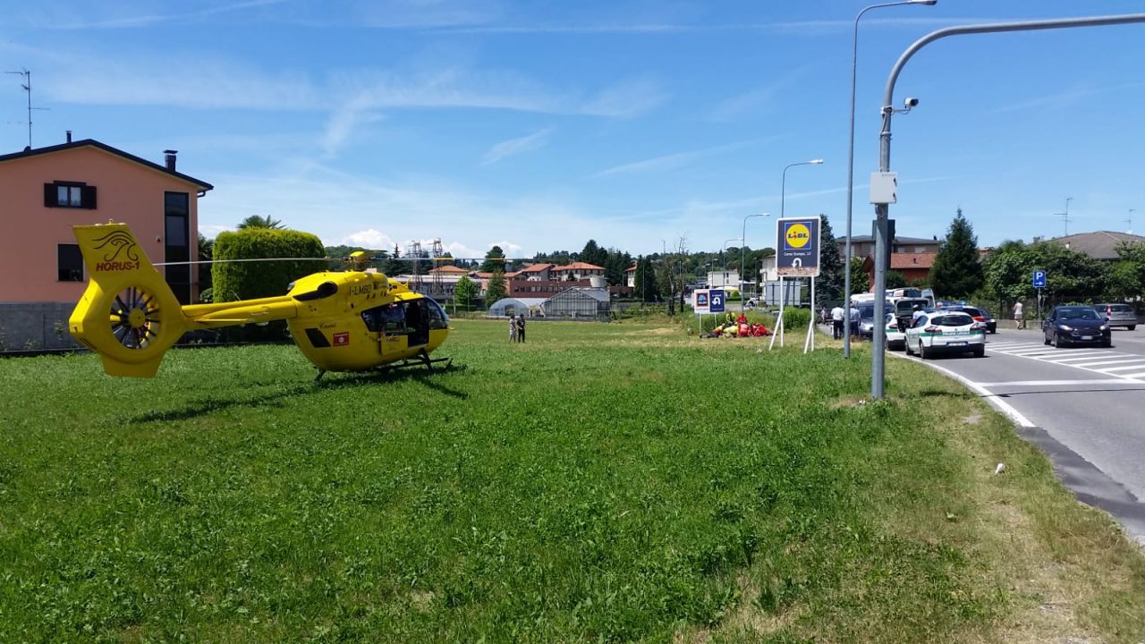 Elisoccorso a Cantù per un incidente tra auto e moto FOTO