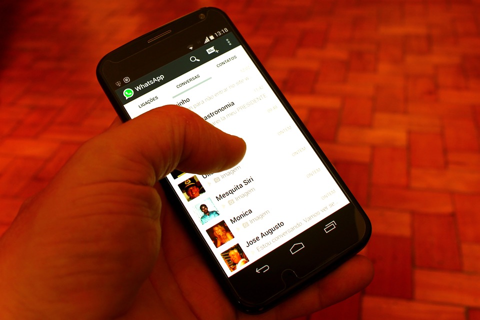 Gruppi whatsapp a scuola: si stava meglio senza?