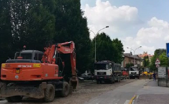 Cantieri ad Arosio e i negozianti vanno in rosso
