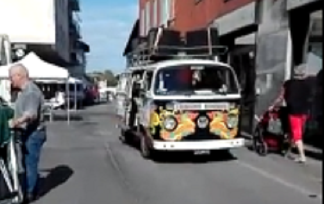 Gli anni 70 arrivano in paese per Cermenate sotto le stelle VIDEO