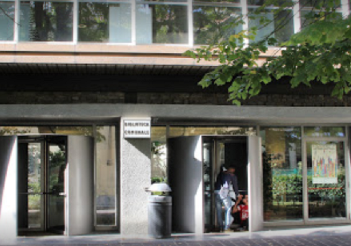 Como, il vento danneggia la copertura della biblioteca: servono tre settimane di lavori
