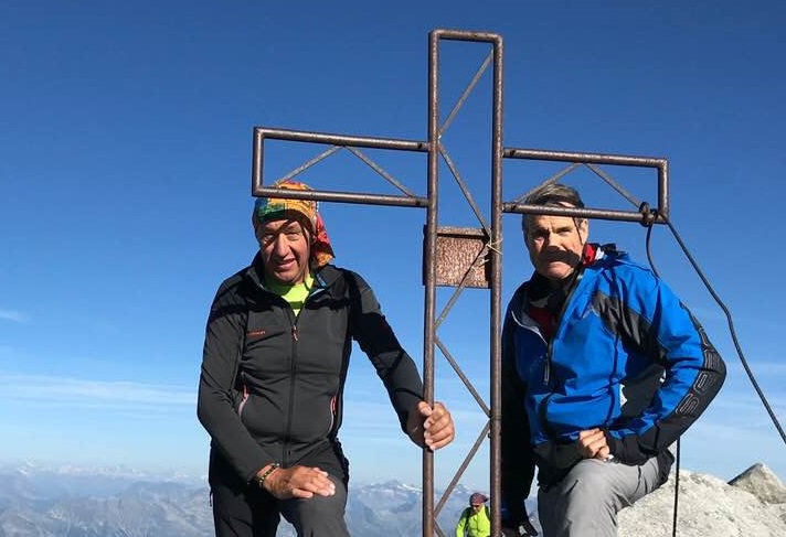Il Cai Mariano posa una nuova croce al Pizzo Cengalo