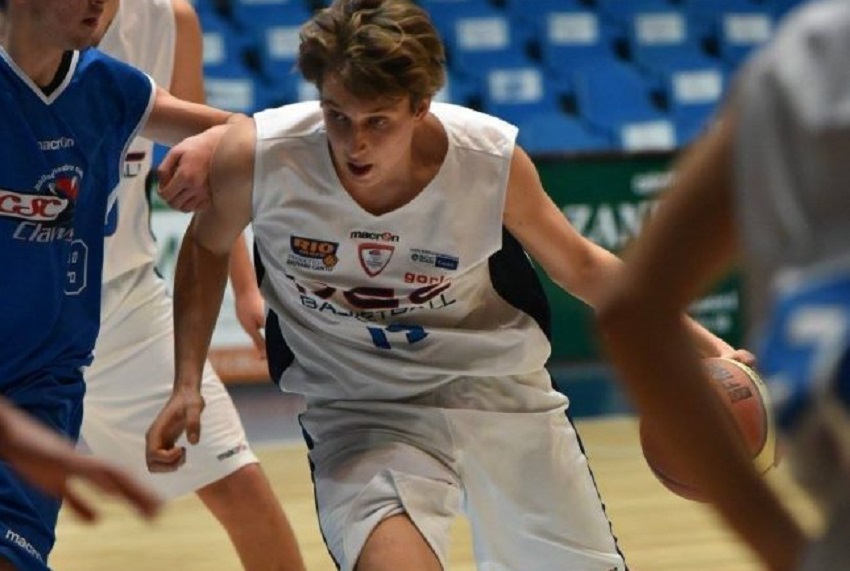 Progetto Giovani Cantù Riccardo Chinellato firma al Basket Lecco