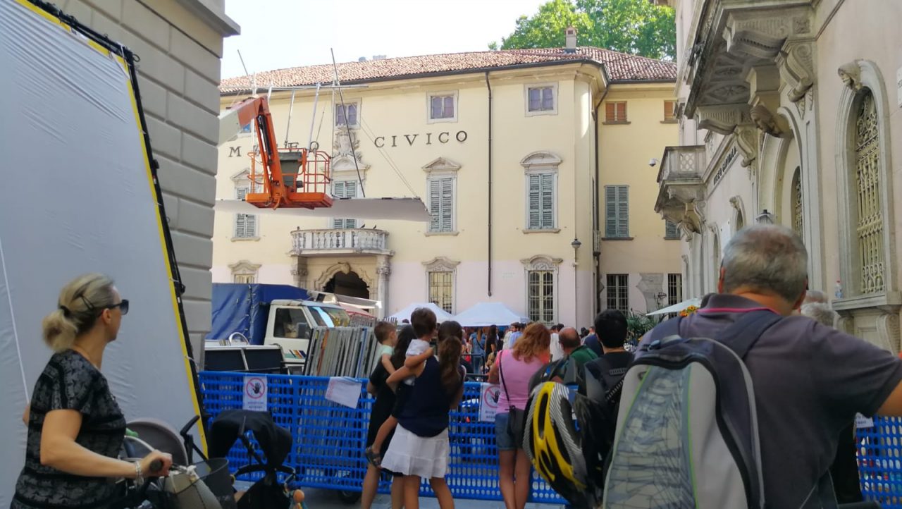 Riprese in centro a Como: presenti anche Jennifer Aniston e Adam Sandler FOTO