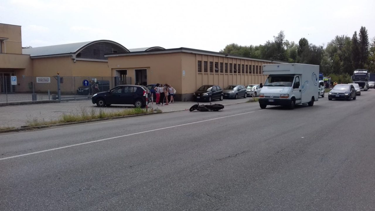 Incidente moto sulla Vallassina: arriva l’elisoccorso FOTO