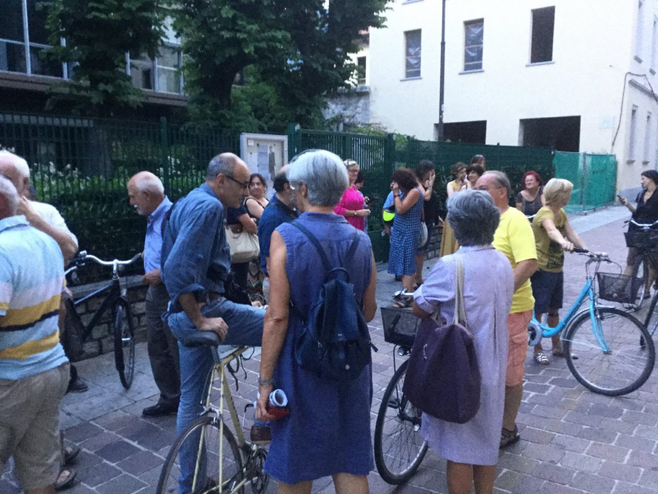 Salta l’assemblea su viale Varese: “Cittadini burlati dall’Amministrazione”