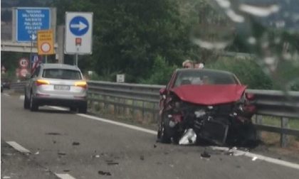 Auto si schianta contro il guard rail sulla Statale 36