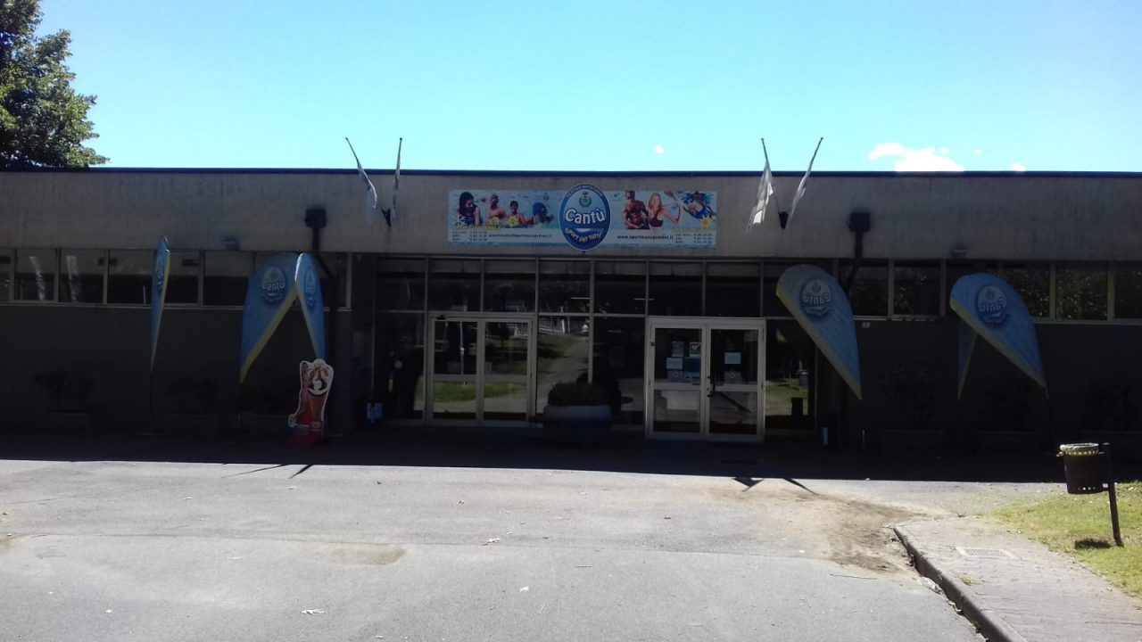Malore in piscina per un’anziana