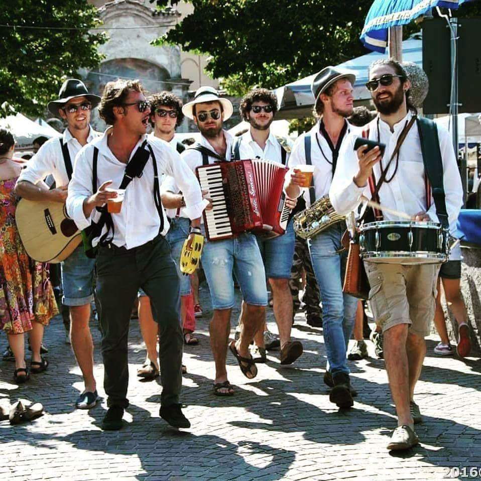 Erba serata letteraria con la musica dell’Orchestrina delle Ore
