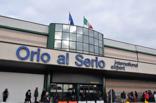 Bloccati in aeroporto per 31 ore, Codacons offre aiuto ai 200 turisti