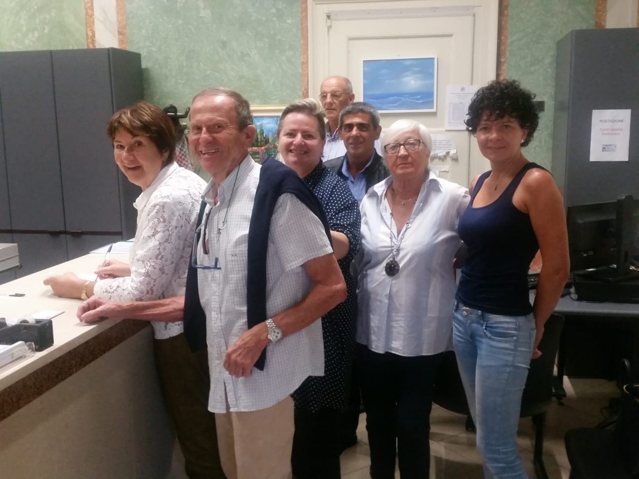 A Casnate la raccolta firme per l’educazione alla cittadinanza FOTO