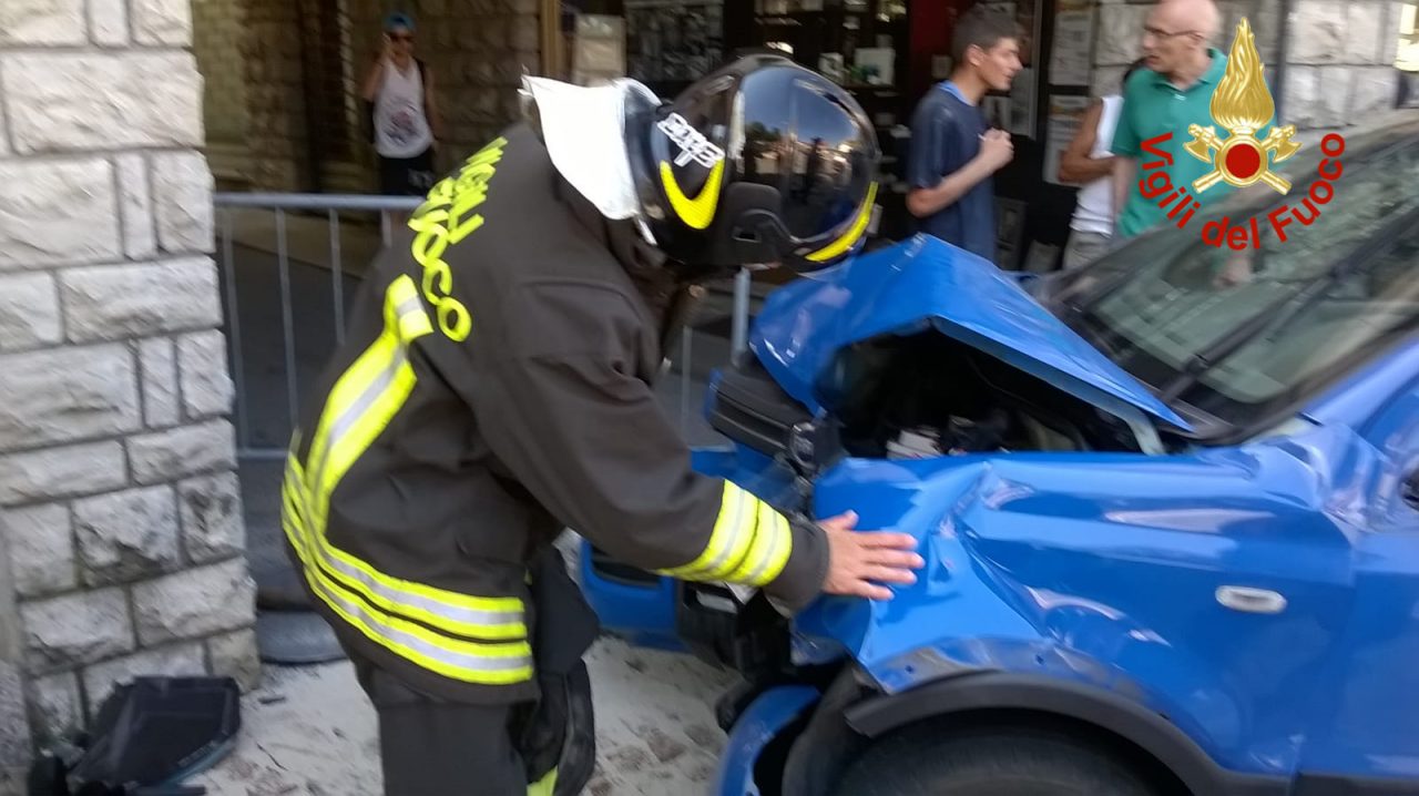 Incidente a San Fedele: ferita una donna FOTO