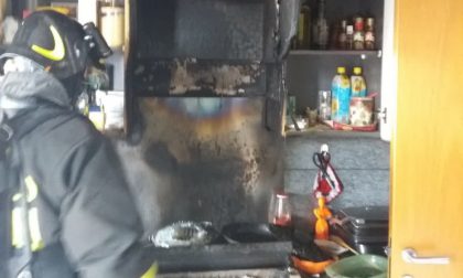 Incendio in cucina, paura a Carugo