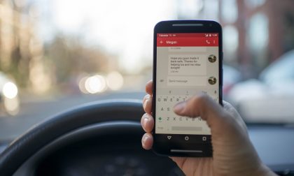 Boom di multe per chi usa il cellulare alla guida: 17 in tre ore