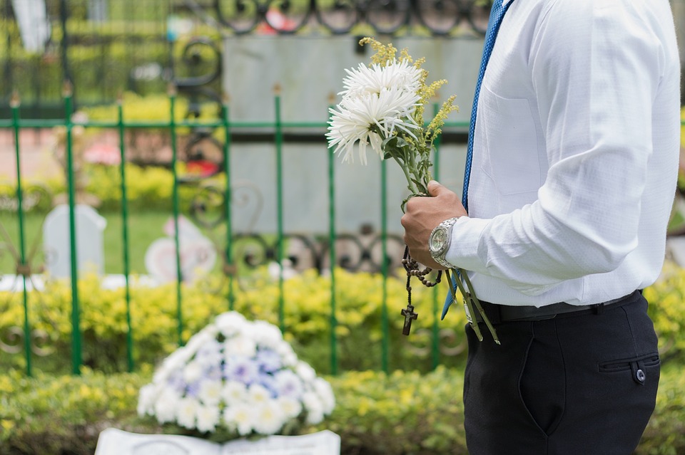 Al cimitero di Cabiate arriva il disco orario