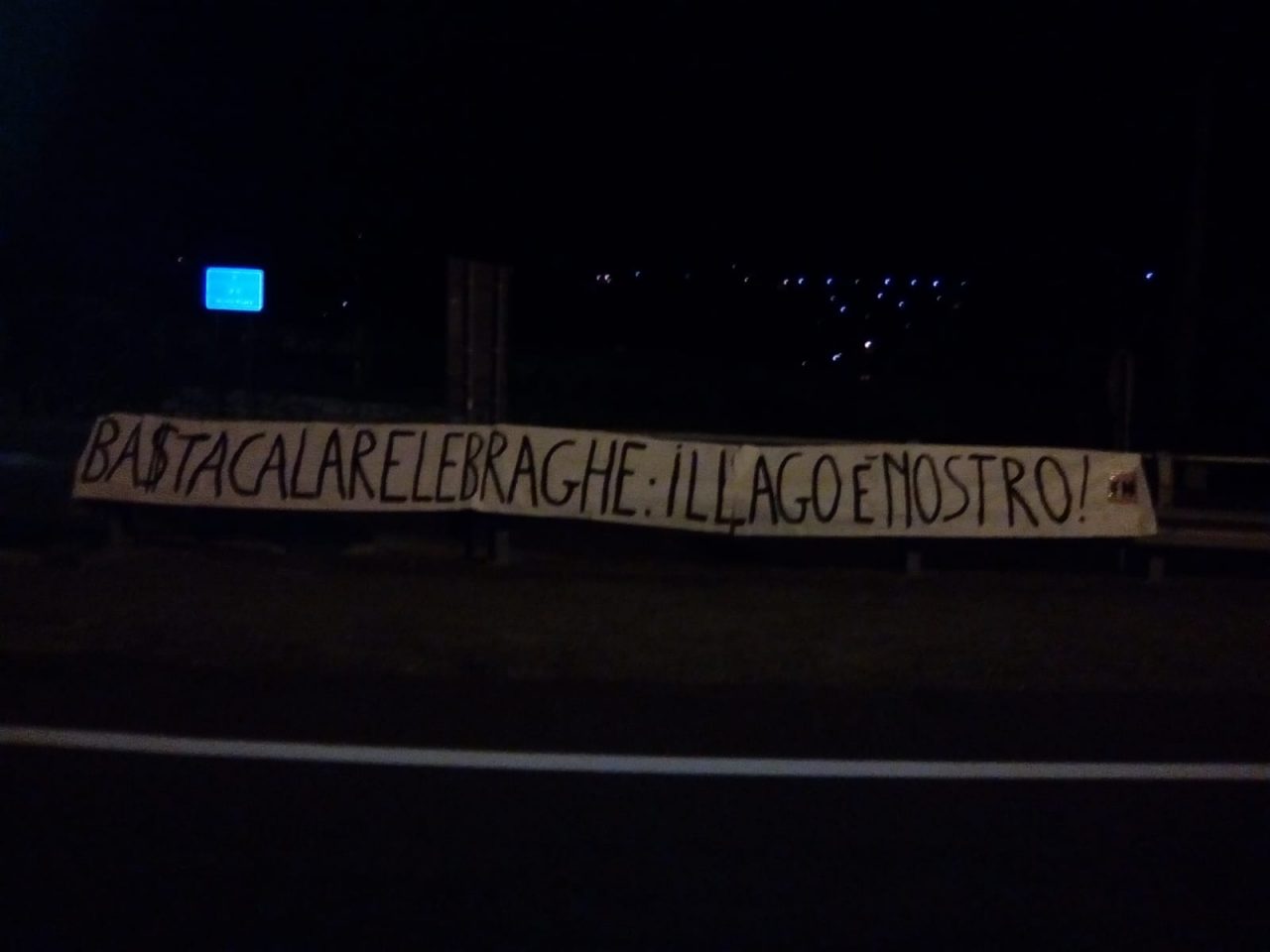 Lago di Como “Basta calare le braghe!”, Forza Nuova vs Hollywood…
