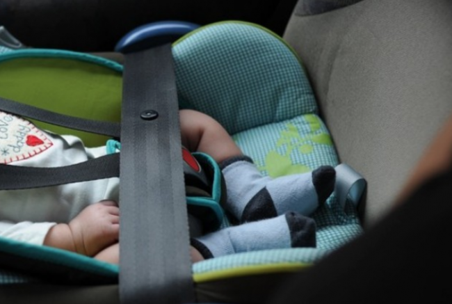 Seggiolini anti abbandono in auto saranno obbligatori, forse già in autunno