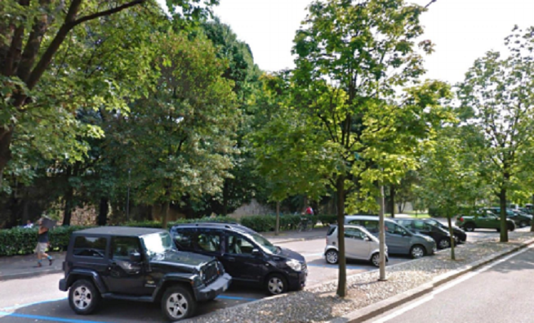 Parcheggi a rotazione a Como: la Giunta rinnega la scelta e partono gli sfottò dall’opposizione