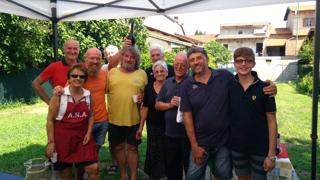 Canti alpini e domenica conviviale con le Penne nere VIDEO
