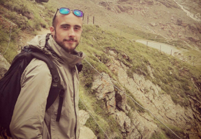 Fa il giro del mondo a piedi STORIE SOTTO L’OMBRELLONE