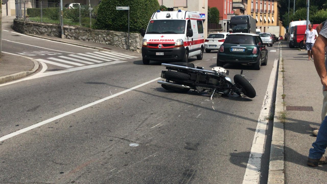 Incidente moto nel primo pomeriggio a Cantù FOTO e VIDEO