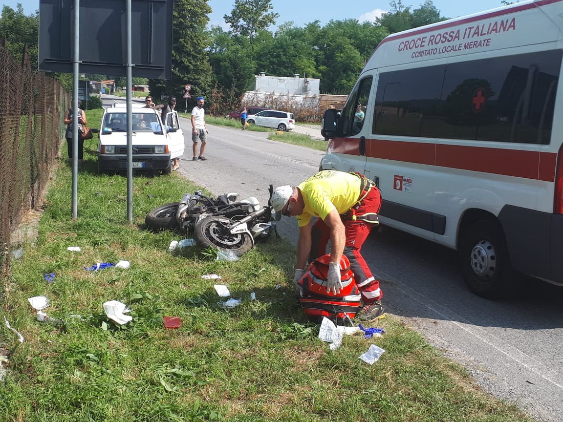 Incidente in moto lungo la Como-Bergamo, muore un 43enne FOTO e VIDEO