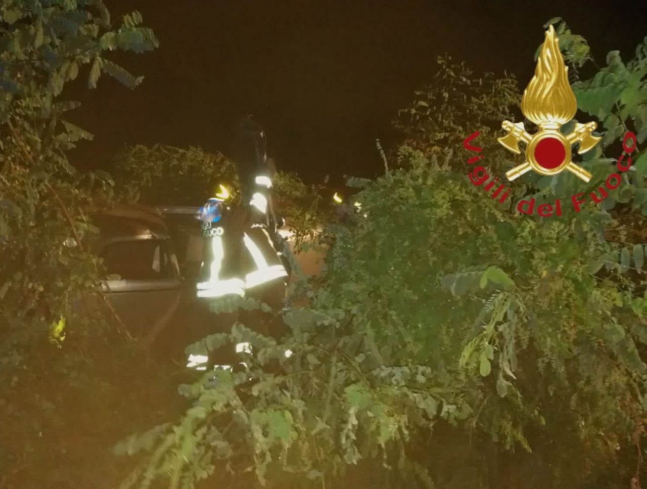Incidente con ribaltamento a Carimate SIRENE DI NOTTE