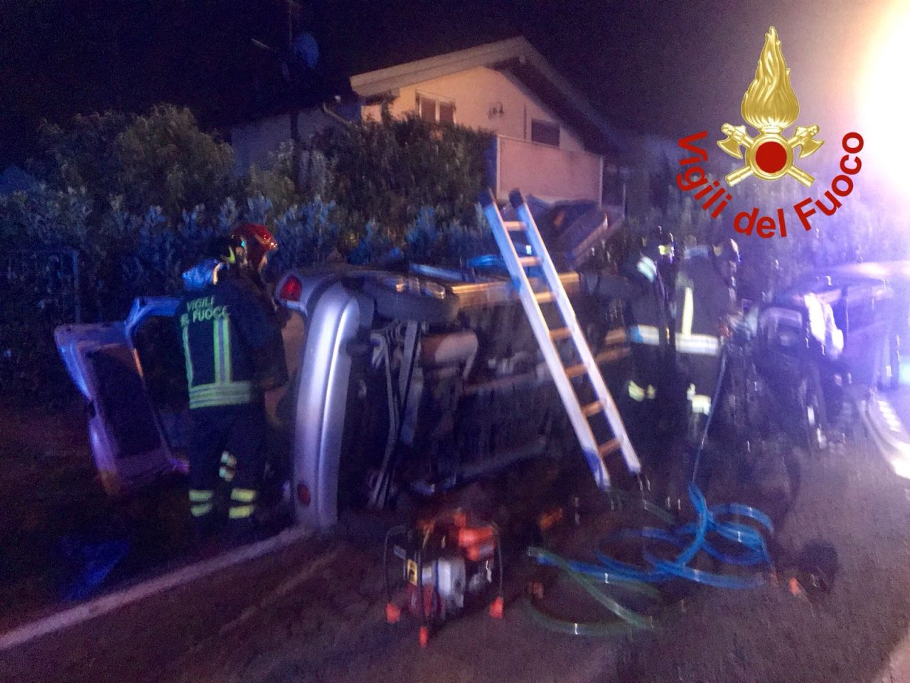 Incidente a Senna Comasco: 4 giovani coinvolti FOTO SIRENE DI NOTTE
