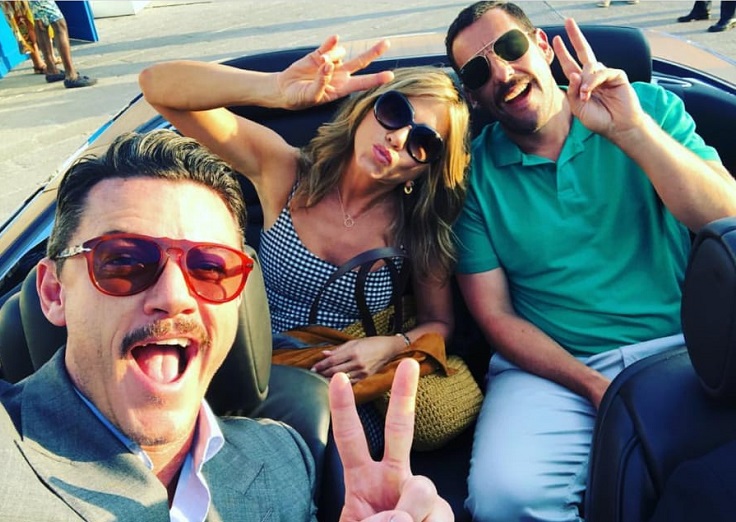 Adam Sandler e Jennifer Aniston salutano l’Italia