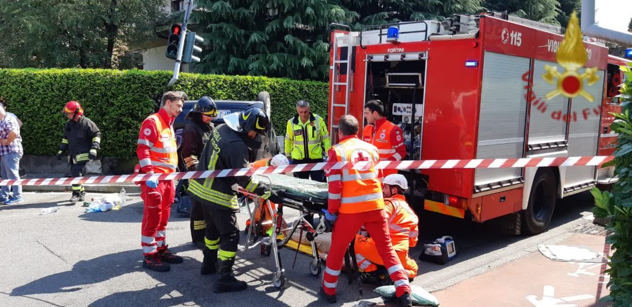 Ribaltamento a Mariano coinvolte sei persone