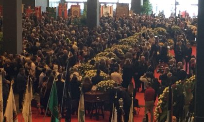 Genova funerali solenni per le vittime. Le parole di Bagnasco e dell'Imam