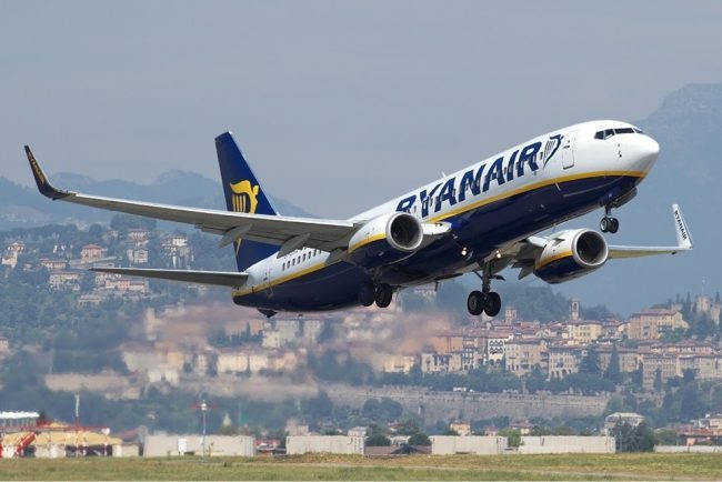 Ryanair: anche i neonati devono pagare
