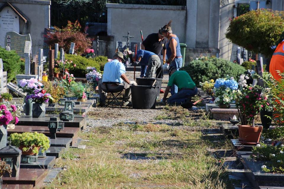 Cimiteri Como: a fare pulizia sono gli Alpini FOTO