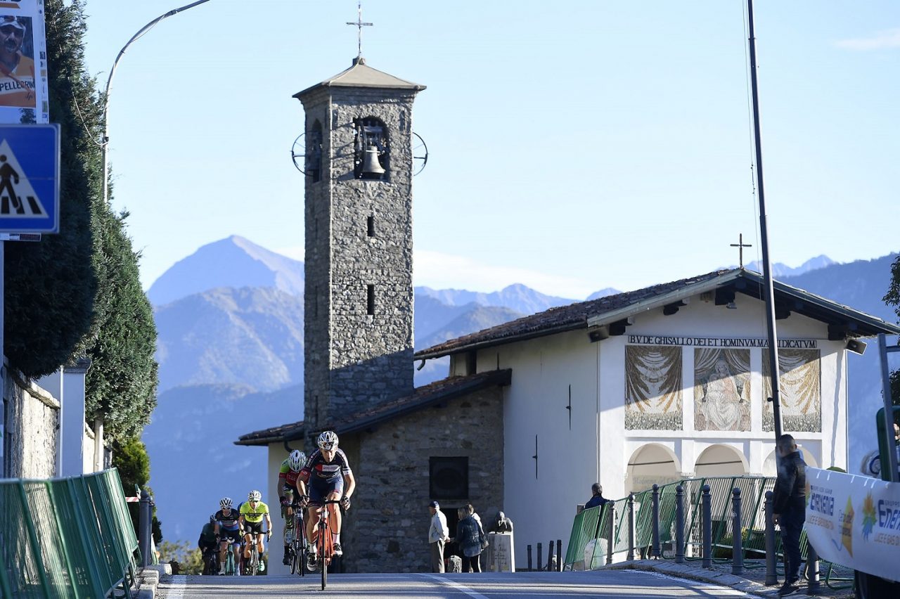 Ciclismo lariano domenica sarà collocata al Santuario la maglia firmata dal Santo Padre