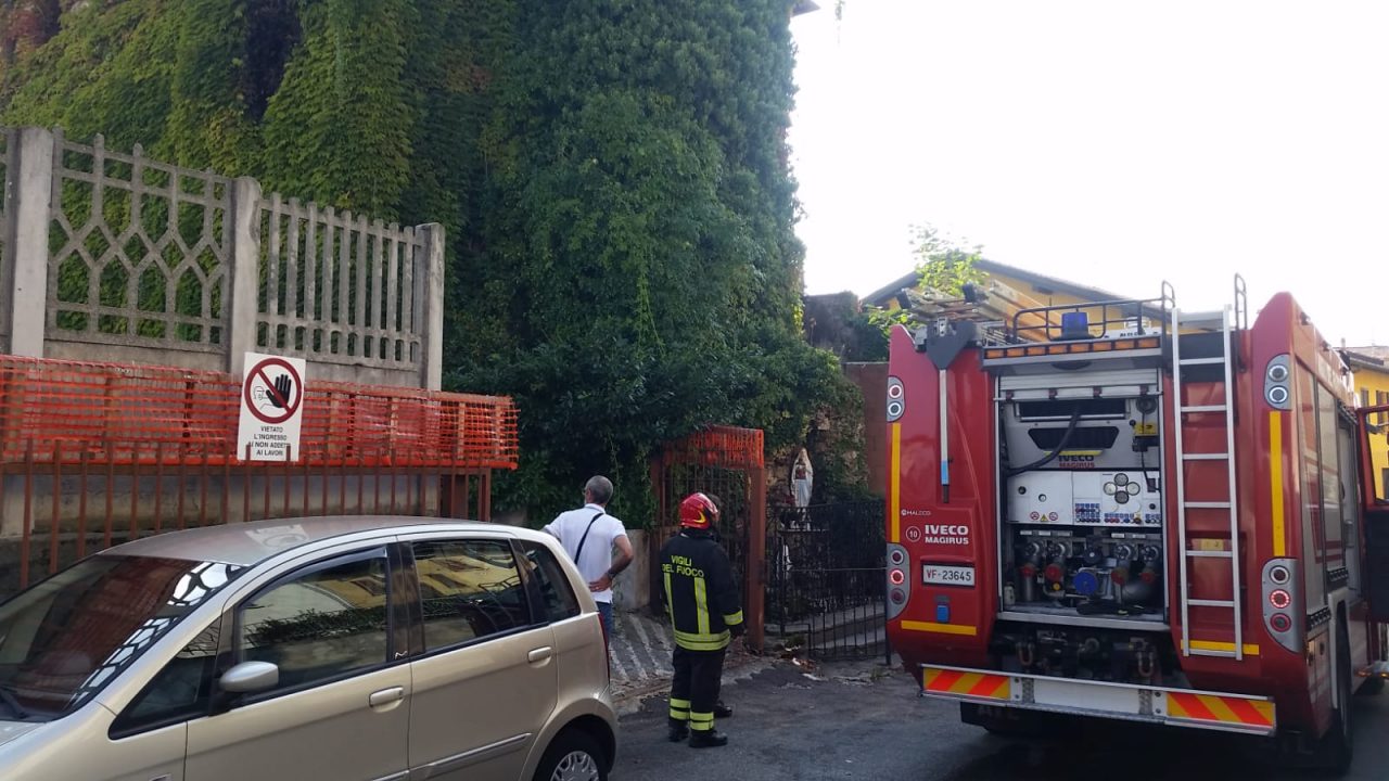 Incendio Cantù: vandali danno fuoco all’ex oratorio FOTO
