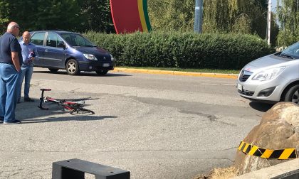 Ciclista investito a Grandate "Sto bene, ma se non avessi avuto il casco..."
