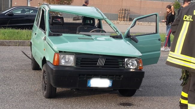 Orsenigo auto si ribalta in via Caio Plinio