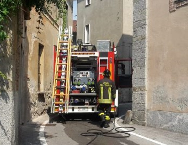 Vigili del fuoco a Lurago per un incendio