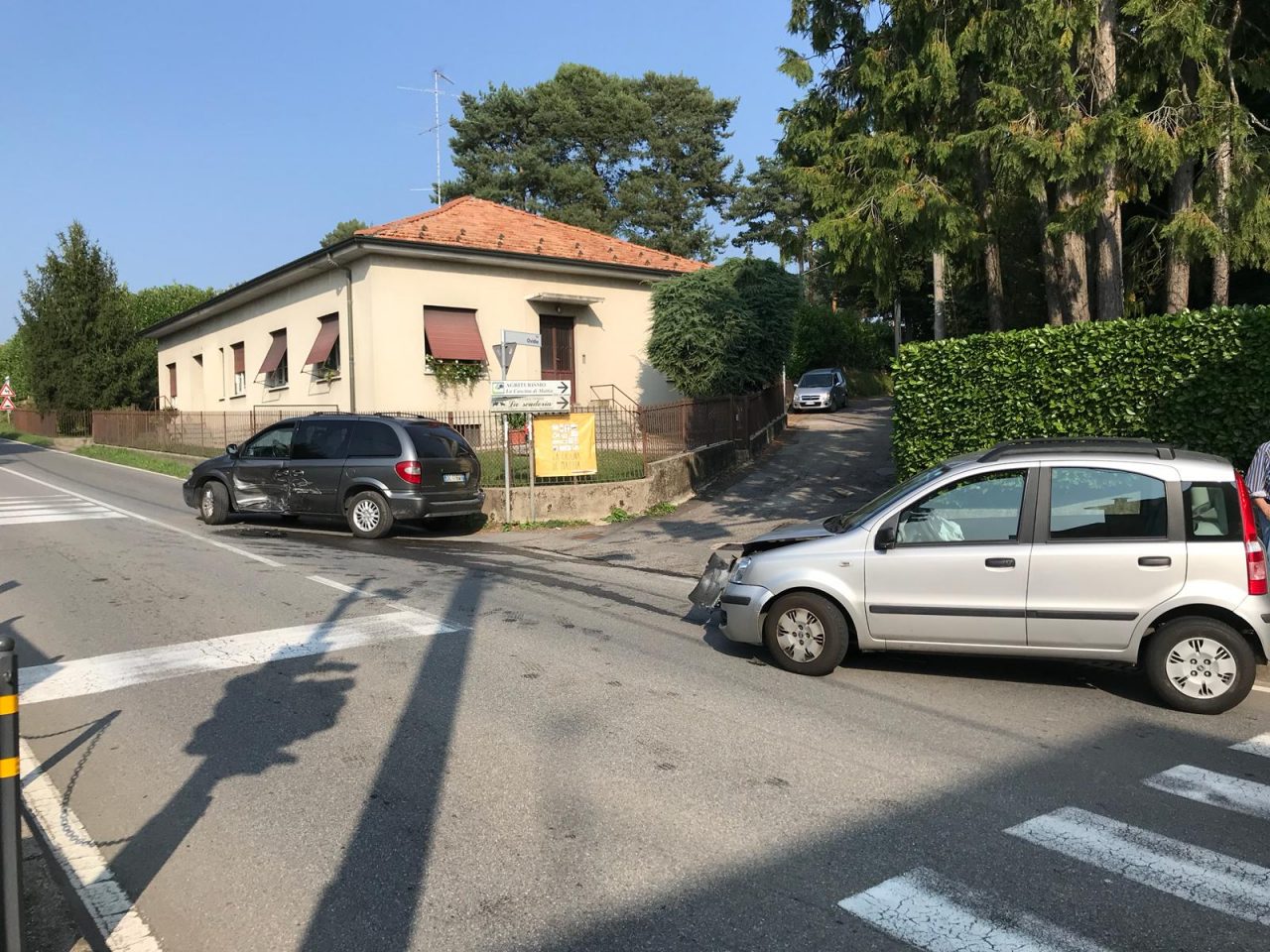 Incidente a Cantù scontro tra auto FOTO