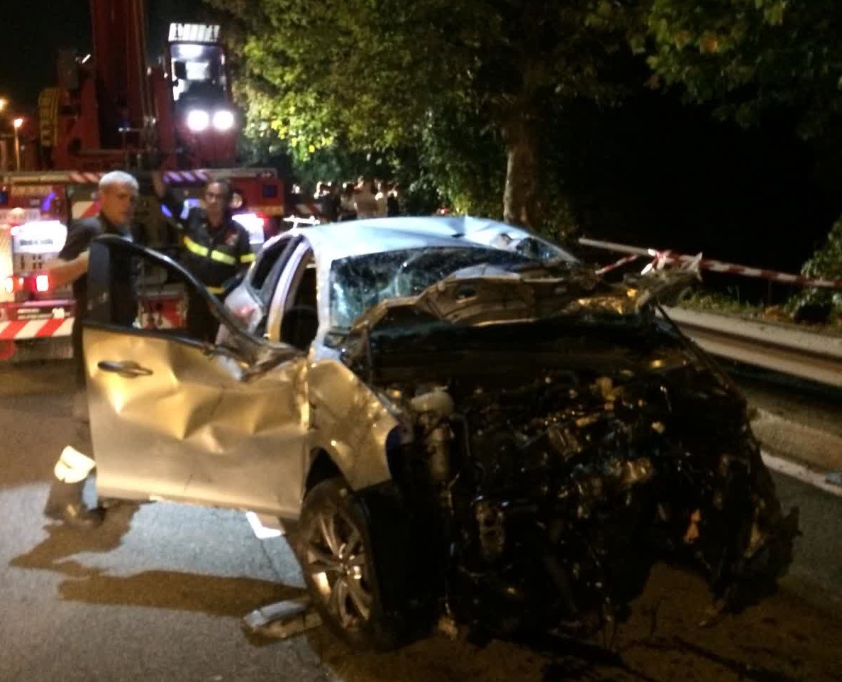 Fuori strada in Napoleona: feriti 3 giovani FOTO